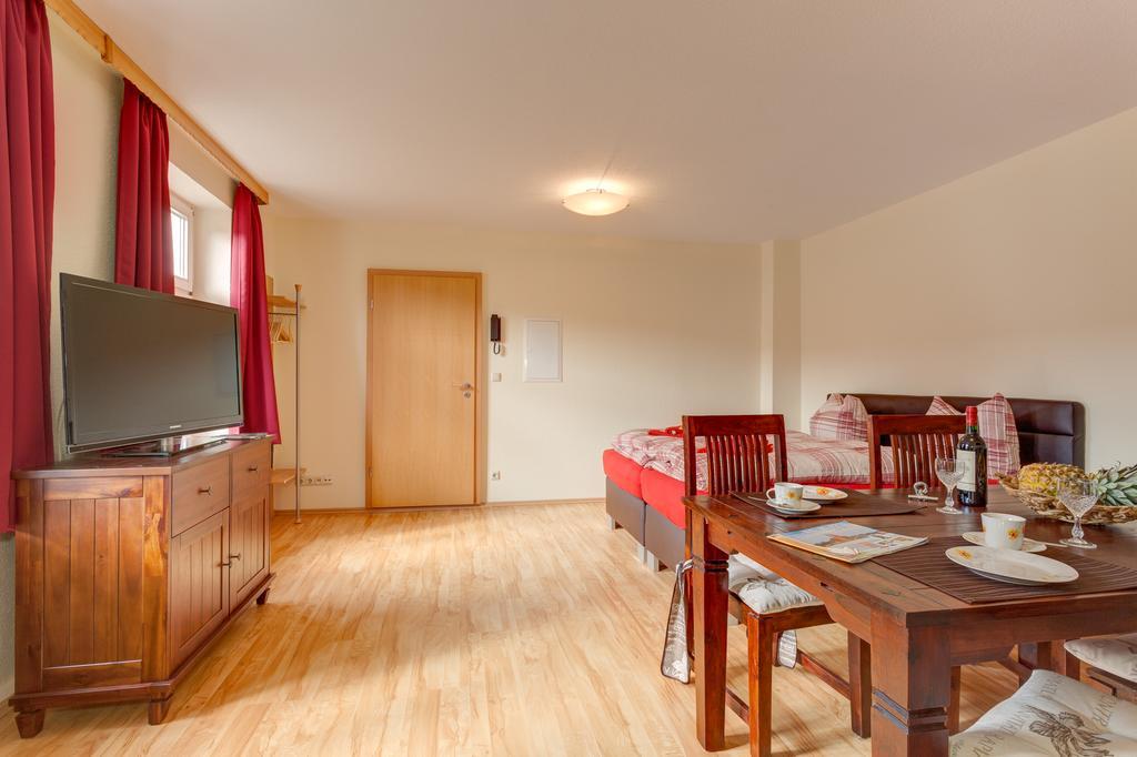 נוירופין Altstadt Ferienwohnung מראה חיצוני תמונה